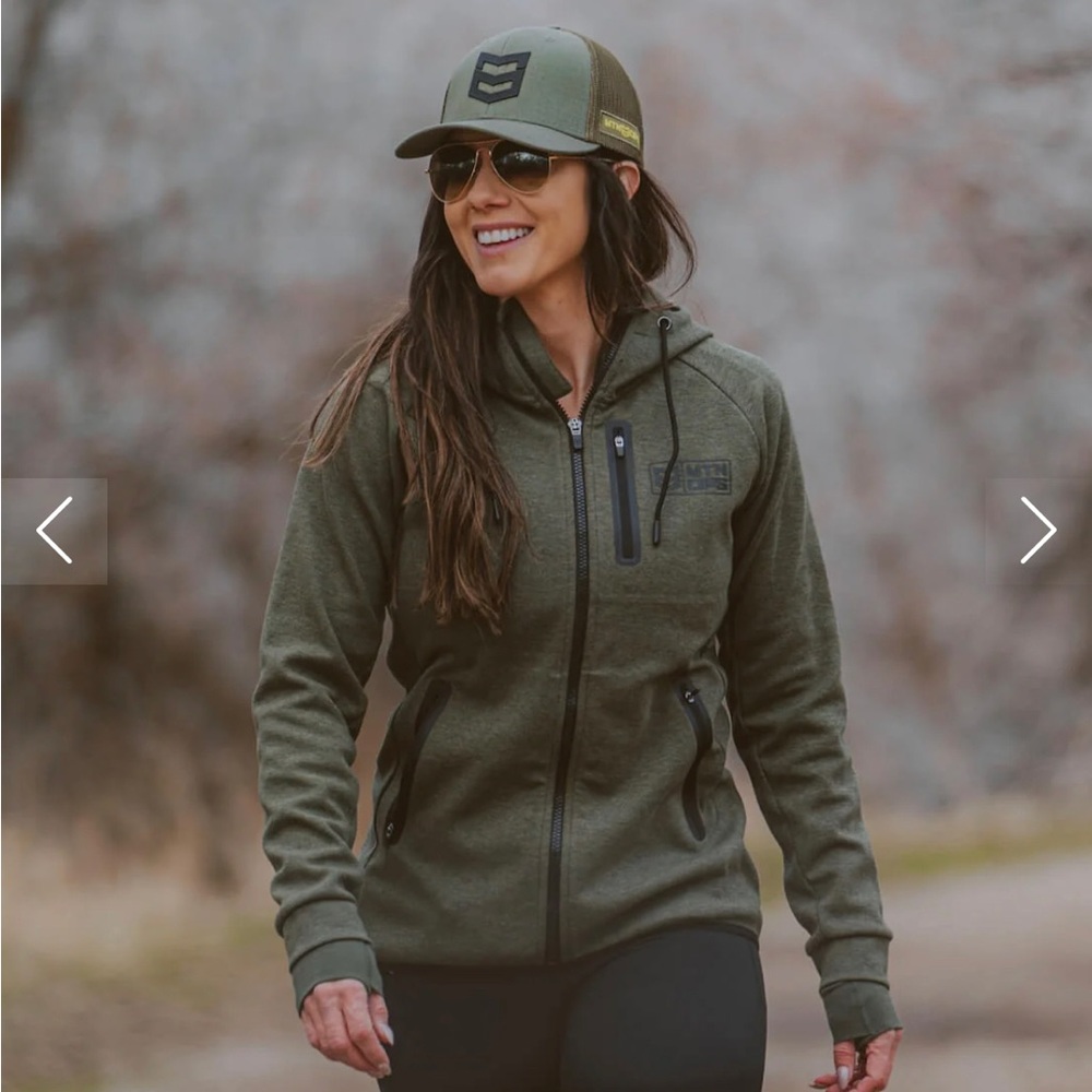 Womens mtn ops jacket nwt m